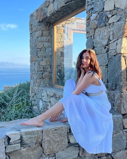 Barkha Singh feet photo thumbnail