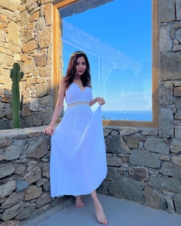 Barkha Singh feet photo thumbnail