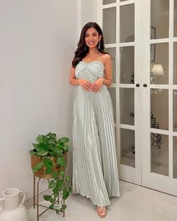 Barkha Singh feet photo thumbnail