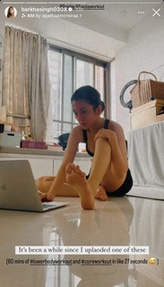 Barkha Singh feet photo thumbnail