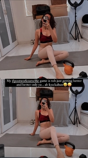 Barkha Singh feet photo thumbnail