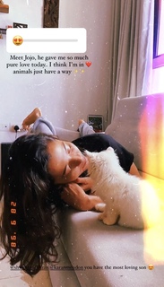 Barkha Singh feet photo thumbnail