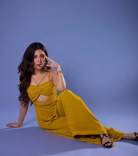 Barkha Singh feet photo thumbnail