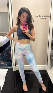 Barkha Singh feet photo thumbnail