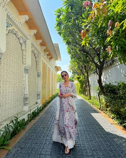 Barkha Singh feet photo thumbnail