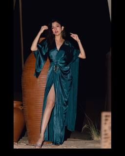 Barkha Singh feet photo thumbnail