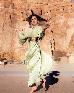 Barkha Singh feet photo thumbnail