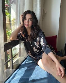 Barkha Singh feet photo thumbnail