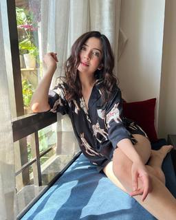 Barkha Singh feet photo thumbnail