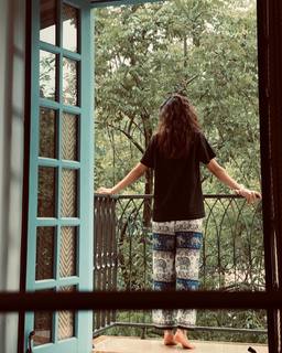 Barkha Singh feet photo thumbnail