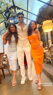 Barkha Singh feet photo thumbnail