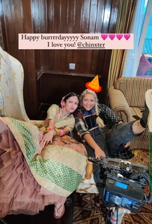 Barkha Singh feet photo thumbnail