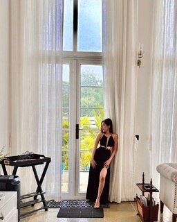 Barkha Singh feet photo thumbnail