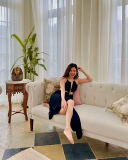 Barkha Singh feet photo thumbnail