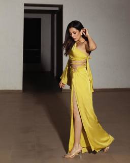 Barkha Singh feet photo thumbnail