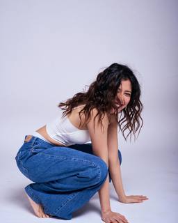 Barkha Singh feet photo thumbnail