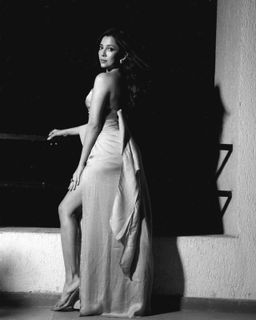 Barkha Singh feet photo thumbnail