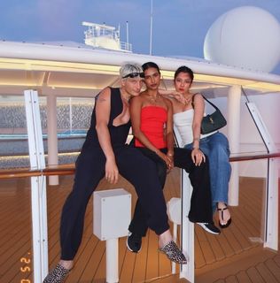 Barkha Singh feet photo thumbnail