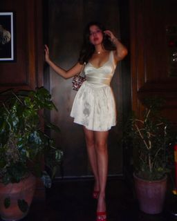 Barkha Singh feet photo thumbnail