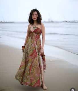 Barkha Singh feet photo thumbnail