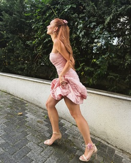 Basak Gümülcinelioglu feet photo 19