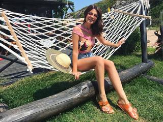 Basak Parlak feet photo thumbnail