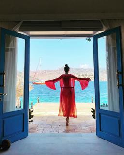 Basak Parlak feet photo thumbnail