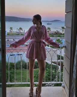 Basak Parlak feet photo thumbnail