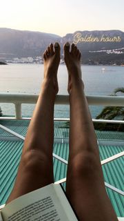Basak Parlak feet photo thumbnail
