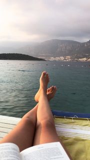 Basak Parlak feet photo thumbnail