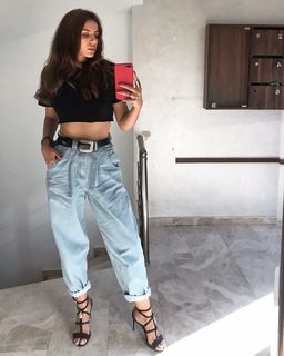 Basak Parlak feet photo thumbnail