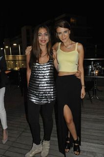 Basak Parlak feet photo thumbnail