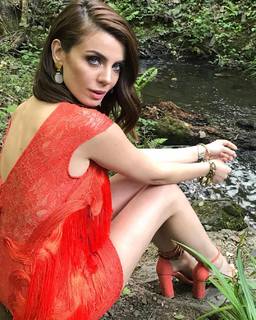 Basak Parlak feet photo thumbnail