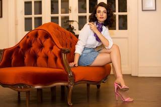 Basak Parlak feet photo thumbnail