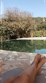 Basak Parlak feet photo thumbnail