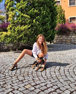 Basak Parlak feet photo thumbnail