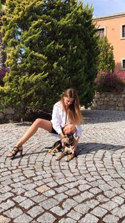 Basak Parlak feet photo thumbnail