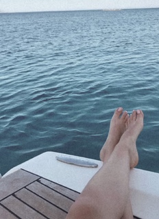 Basak Parlak feet photo thumbnail