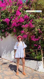 Basak Parlak feet photo thumbnail