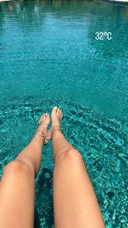 Basak Parlak feet photo thumbnail