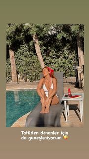 Basak Parlak feet photo thumbnail