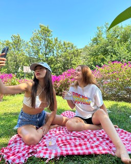 Basak Parlak feet photo thumbnail