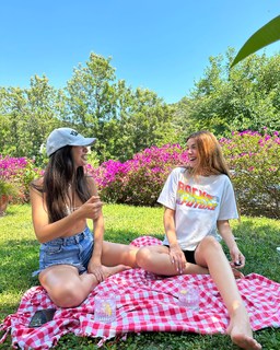 Basak Parlak feet photo thumbnail