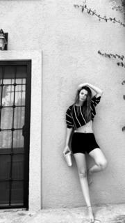 Basak Parlak feet photo thumbnail