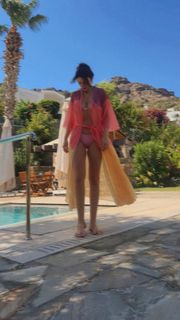 Basak Parlak feet photo thumbnail