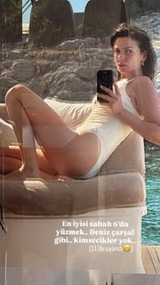 Basak Parlak feet photo thumbnail