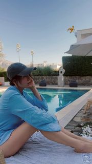 Basak Parlak feet photo thumbnail