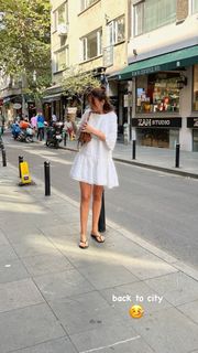 Basak Parlak feet photo thumbnail