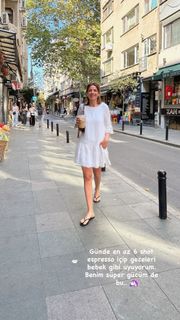 Basak Parlak feet photo thumbnail