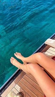Basak Parlak feet photo thumbnail